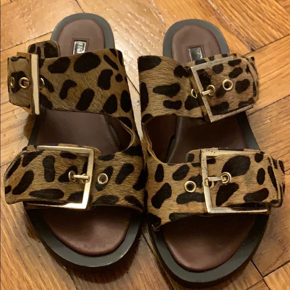 Pony hair flat sandals